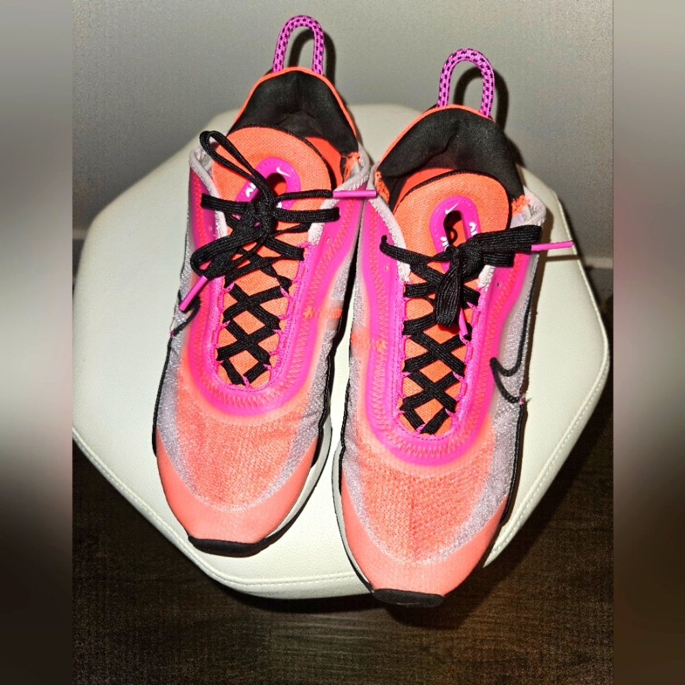 Nike Women's Air Max 2090, Size 8